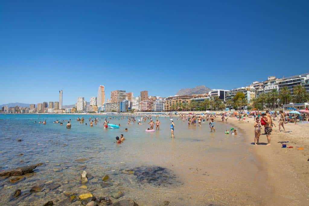 La playa de Mal Pas es un bonito destino de playa en Benidorm