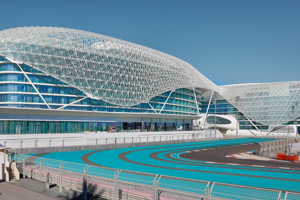 Designed as a destination for theme parks, motorsports, and leisure activities, Yas Island is one of the most popular areas in Abu Dhabi.