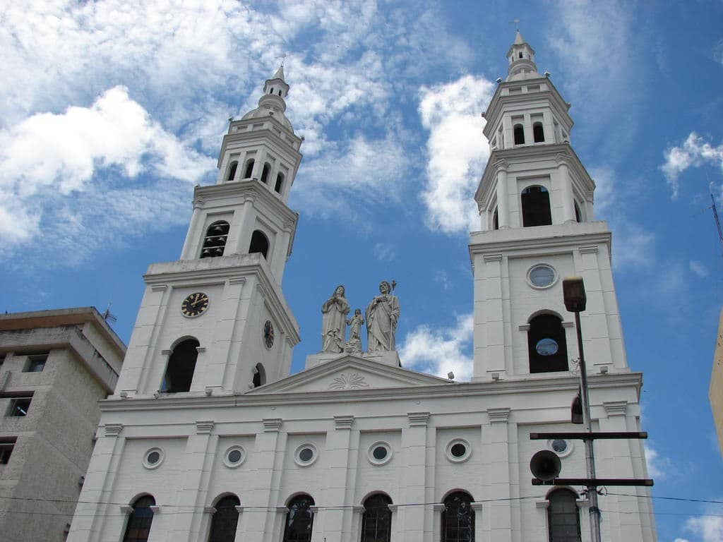 For those who want a stay that’s closer to Bucaramanga’s history, markets, and daily life, the Historic City Center is a great option.