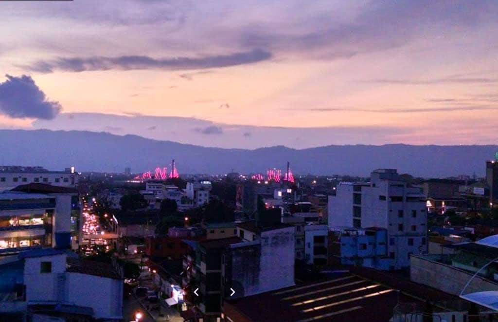 If you want to be close to the nightlife, great food, and a central location, Zona Rosa remains one of the best areas to stay in Bucaramanga.