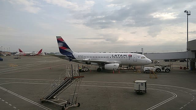 Os arredores do Aeroporto Alfonso Bonilla Aragón são áreas convenientes para se hospedar em Cali para viajantes com estadias prolongadas ou voos antecipados.