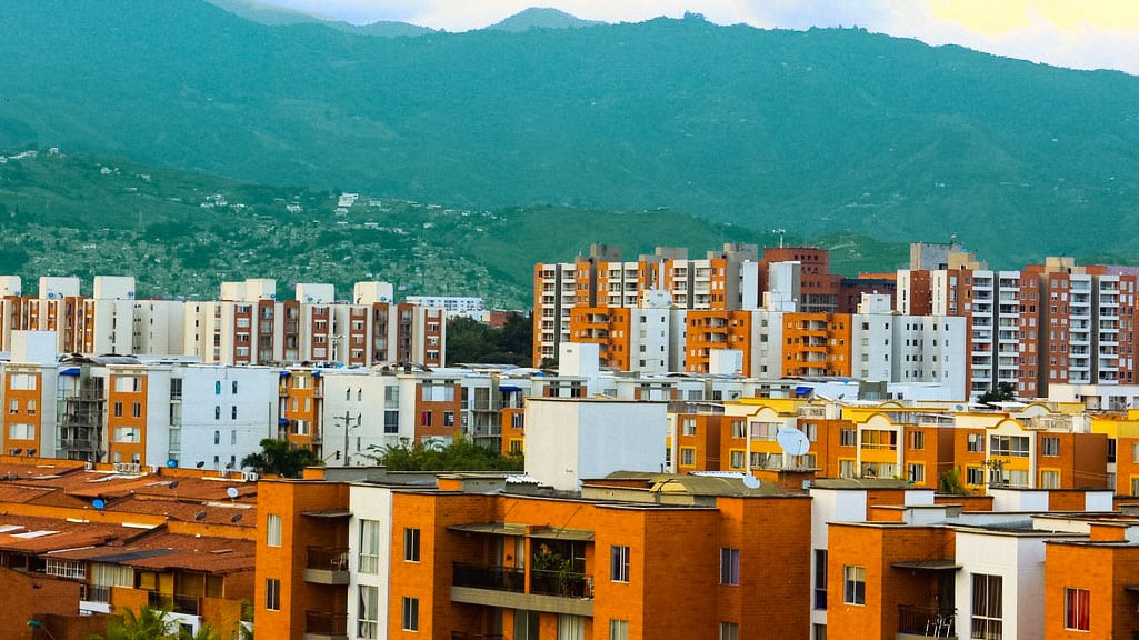 Com seus shopping centers, ambiente universitário e arredores naturais, o sul de Cali é uma das melhores áreas para se hospedar para famílias e pessoas que buscam um ambiente tranquilo e luxuoso.