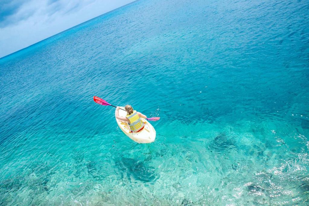 Located on the island's southwest, El Cove Bay is a perfect spot for diving and snorkeling.