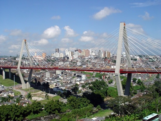 Parte da área metropolitana de Pereira, Dosquebradas oferece um ambiente tranquilo.