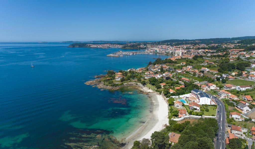 Playa Areas is a lovely seaside community in the Sanxenxo area