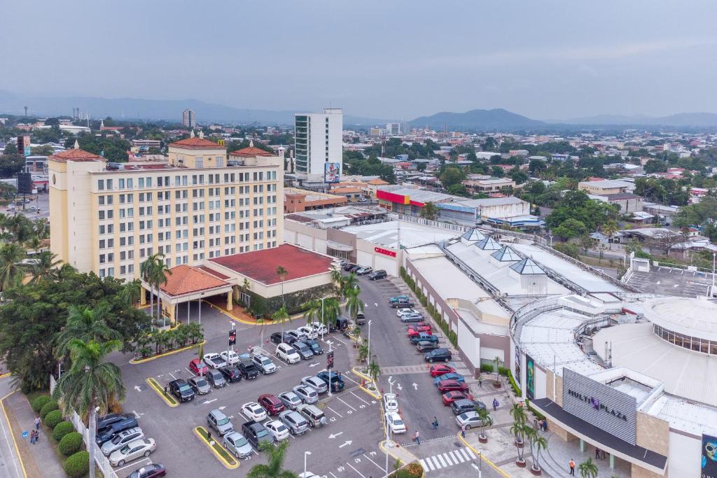 The Multiplaza Mall area is the best for travelers to San Pedro Sula