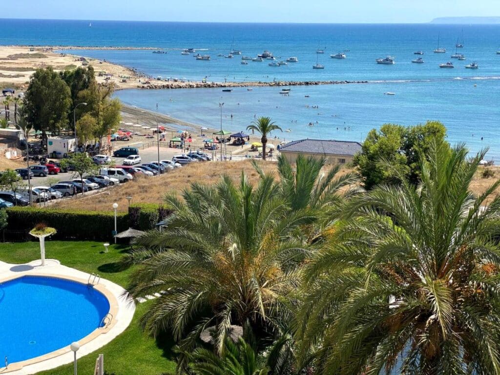 The best areas for tourists in Alicante - Almadraba