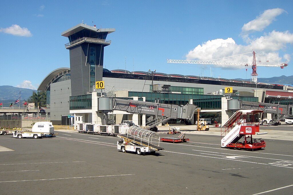 Alajuela es sede del Aeropuerto Internacional Juan Santamaría de San José (SJO).