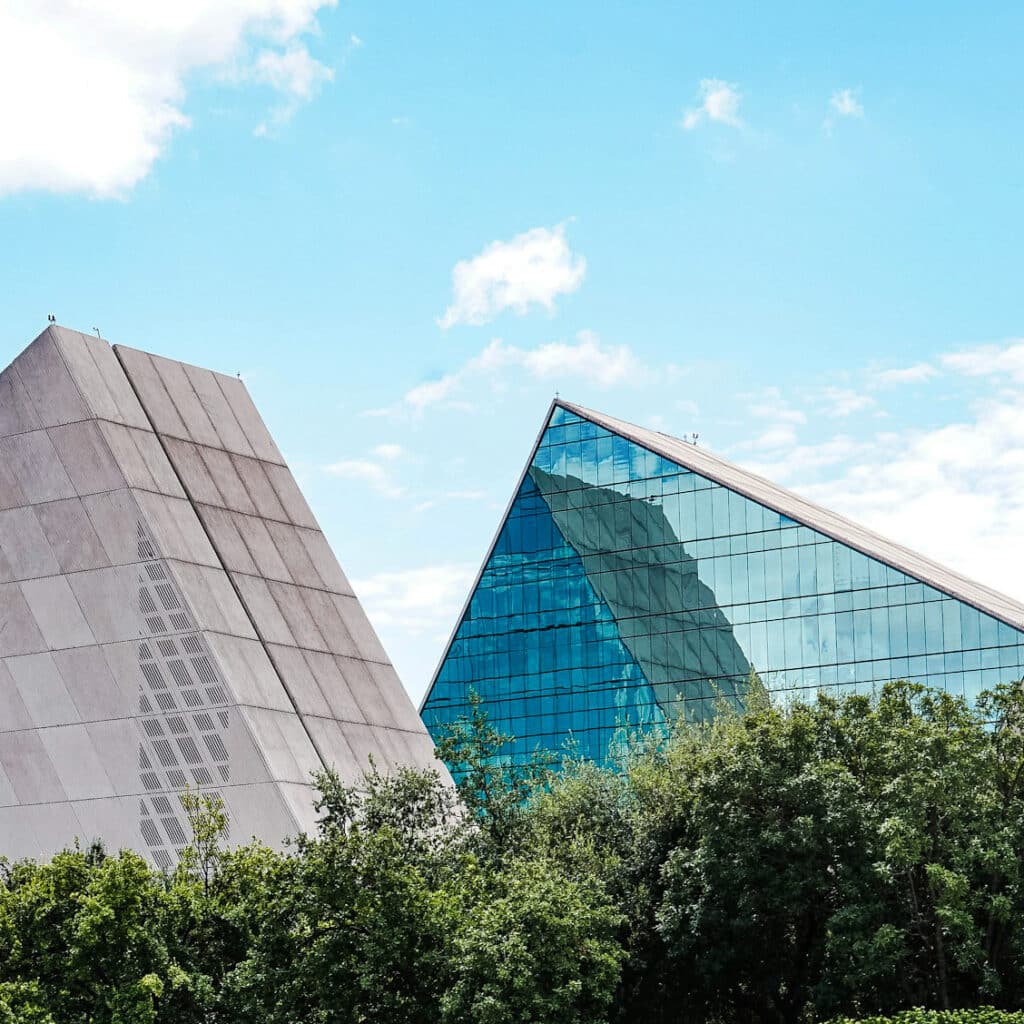 Garza Sada ofrece una ubicación excelente para familias y para quienes buscan una zona tranquila y segura donde alojarse en Monterrey