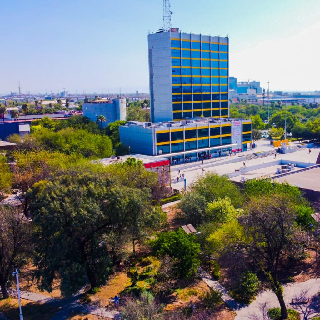 San Nicolás es uno de los mejores distritos donde alojarse en Monterrey para viajeros que buscan alojamiento económico y un ambiente local.