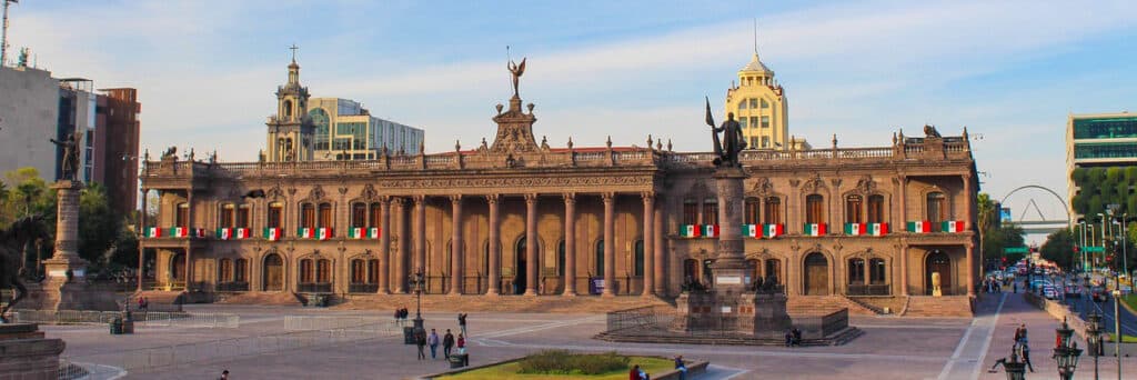 El casco antiguo es la mejor zona de Monterrey para los viajeros interesados en la historia, la cultura y la vida nocturna