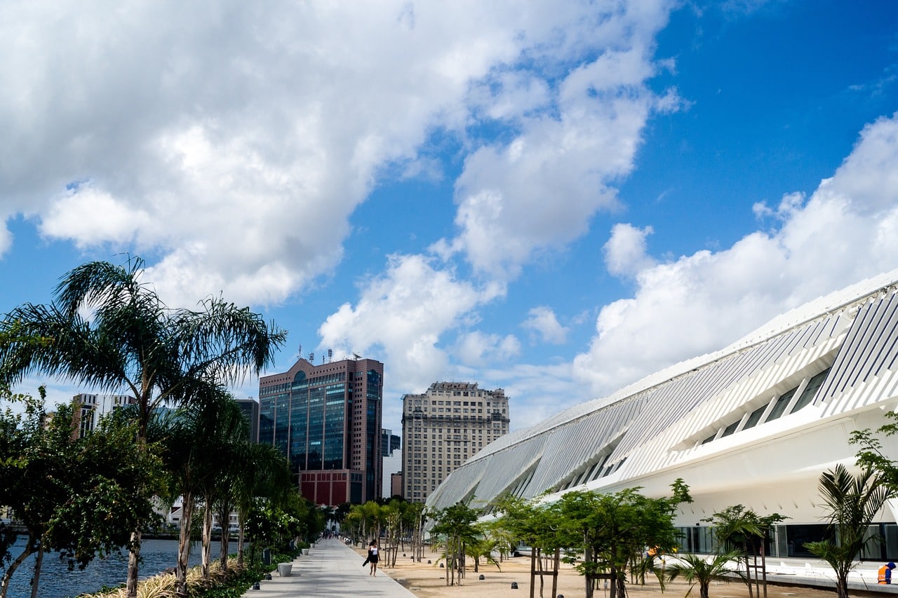 No coração do Rio, Centro oferece fácil acesso a pontos turísticos, transporte público eficiente e arquitetura impressionante.