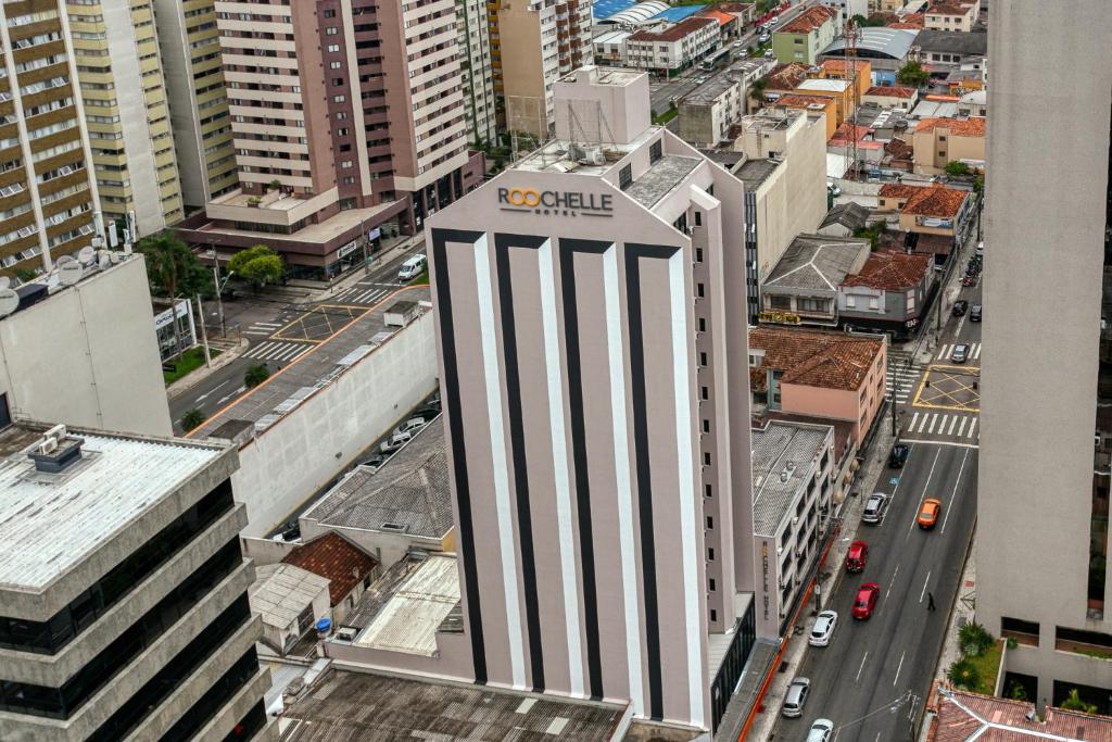 O Centro de Curitiba é famoso por sua coleção de arquitetura que abarca desde o século XVII até hoje