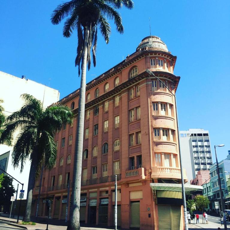 O centro histórico de Belo Horizonte é conhecido pela sua arquitetura e acomodações econômicas