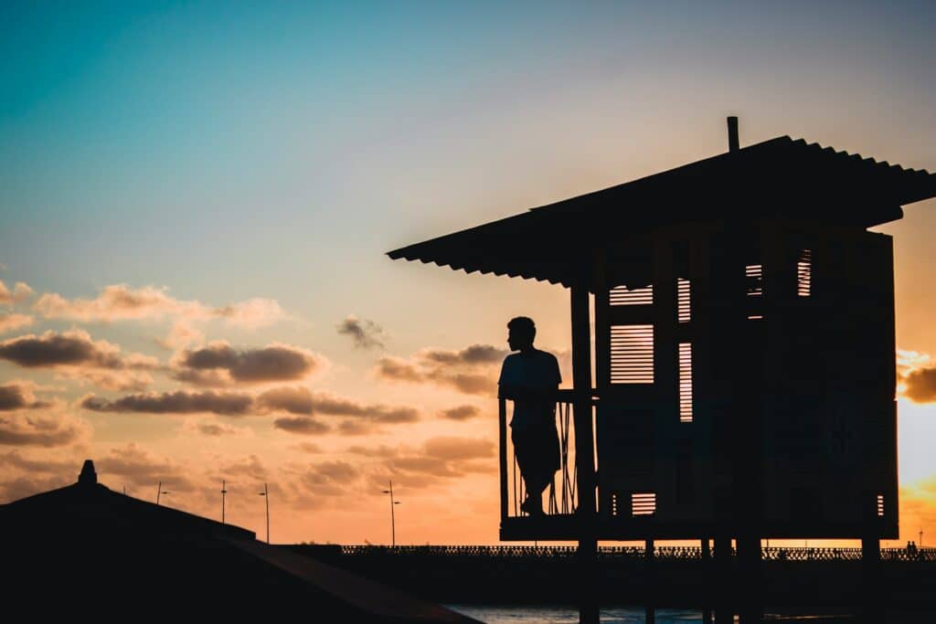 Praia do Futuro, famosa por suas barracas de praia, é ideal para quem busca diversão e descontração à beira-mar.