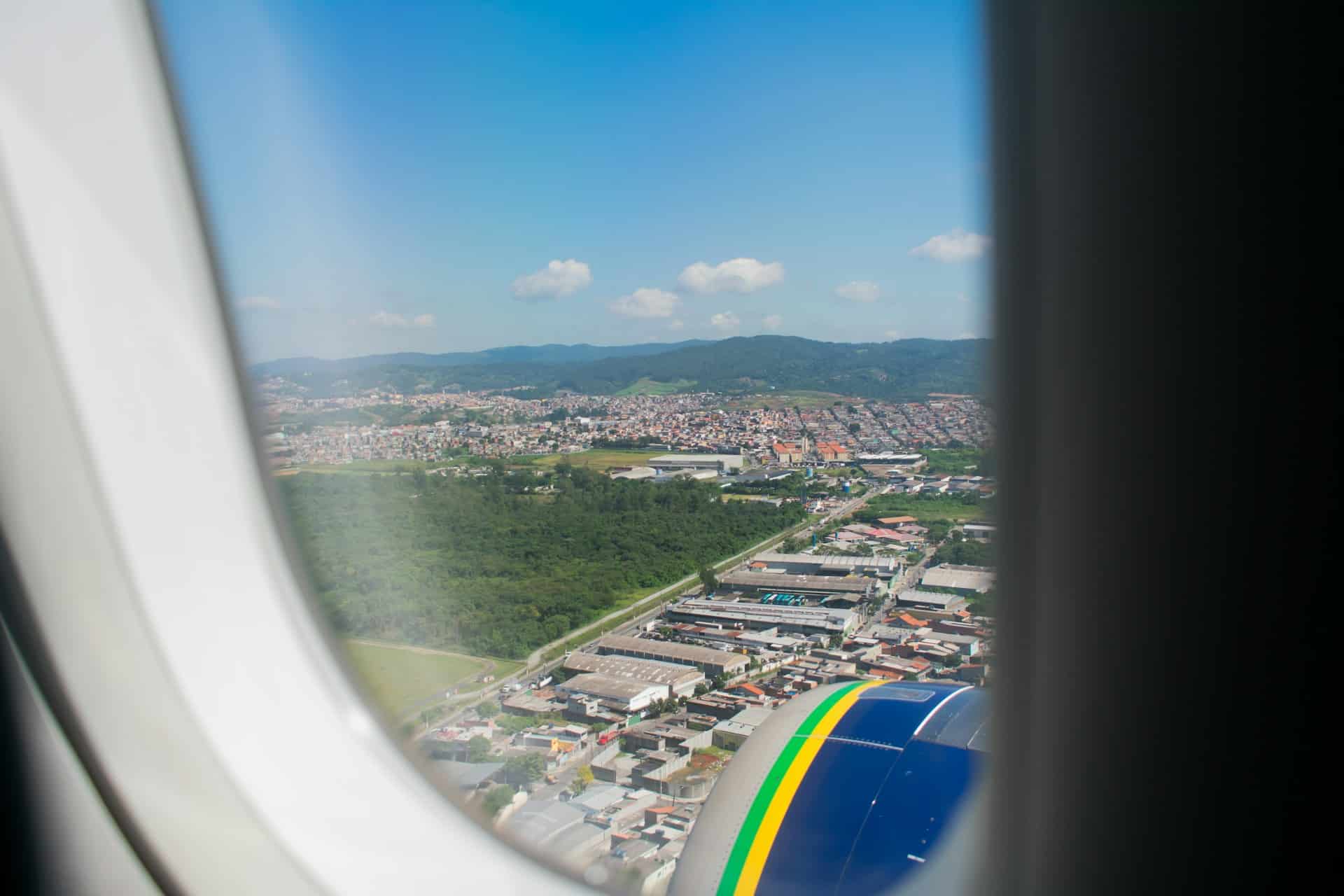 A área ao redor do Aeroporto de Guarulhos, localizada ao norte do centro de São Paulo, é perfeita para viajantes com conexões internacionais.