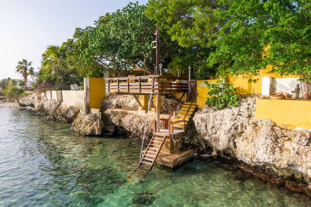 Dorp Sint Michiel is a quiet fishing village away from the hustle and bustle of the tourist areas of Curaçao.