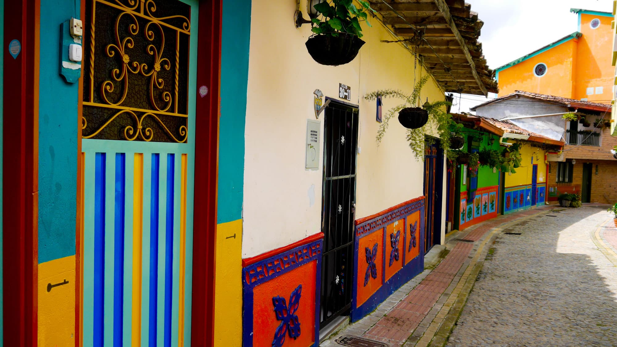 Offering colorful streets, lively plazas and a scenic waterfront, Guatapé Town Center is the perfect base for your stay.