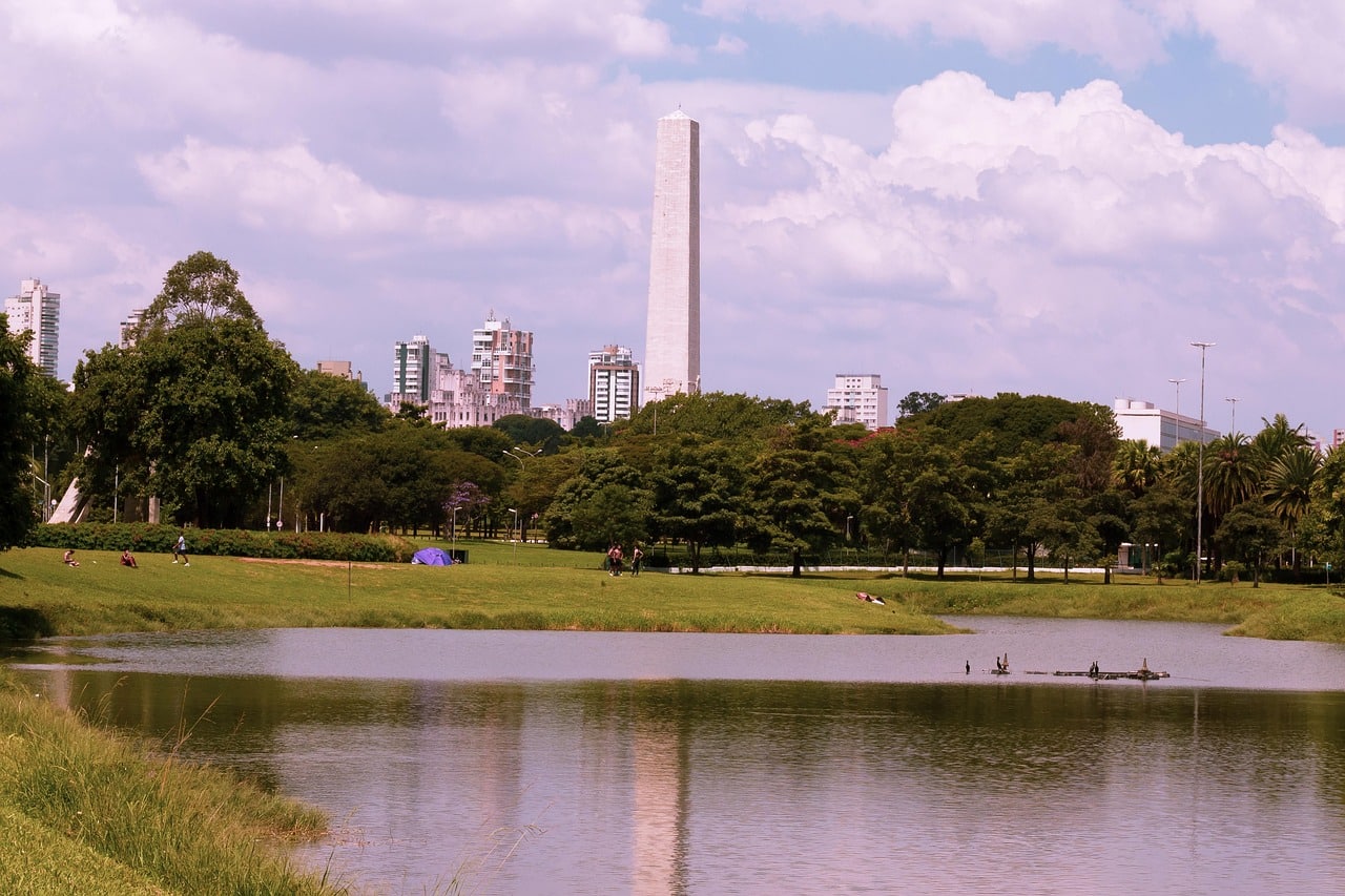 Vila Mariana é valorizada por sua localização estratégica, ampla oferta de cultura e lazer, e proximidade ao Parque do Ibirapuera.