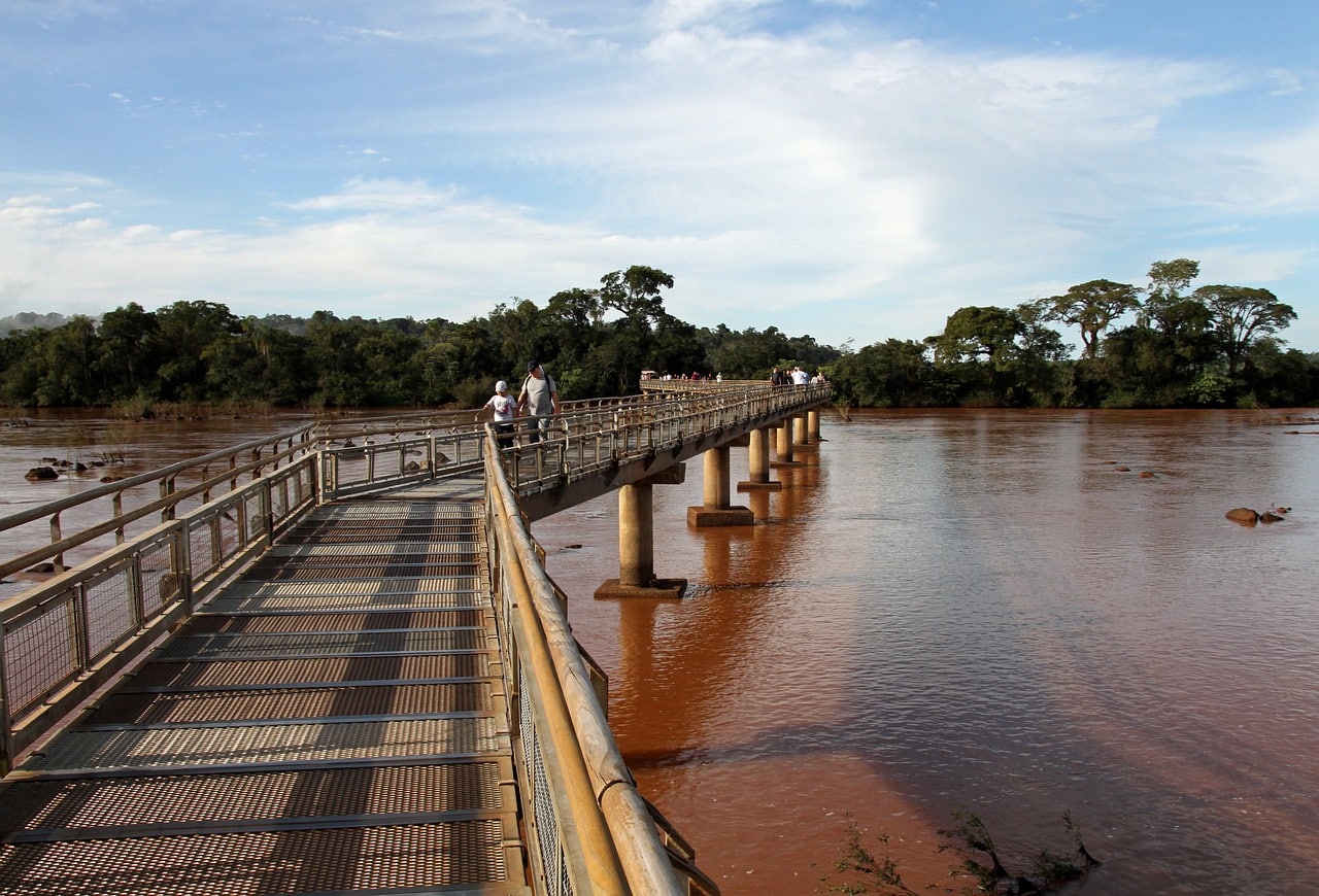 Iguaçu's Argentinian counterpart, Parque Nacional Iguazú, offers breathtaking views and natural attractions