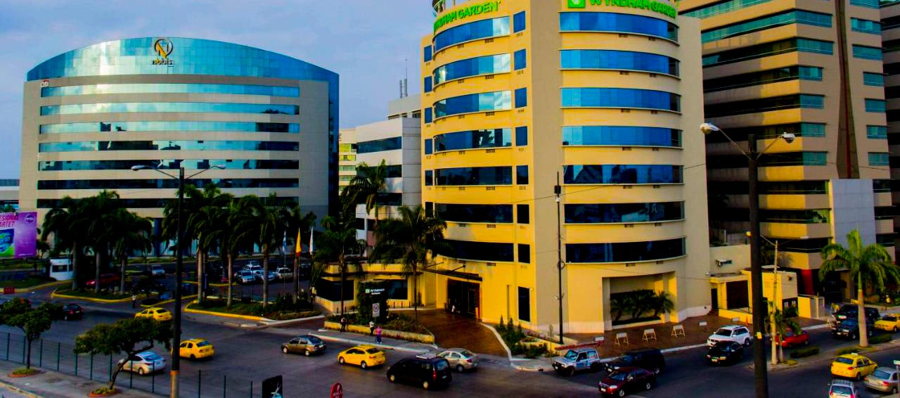 Known for its upscale residential and commercial areas, Ciudadela Simón Bolívar is an excellent choice for business travelers and luxury accommodations in Guayaquil