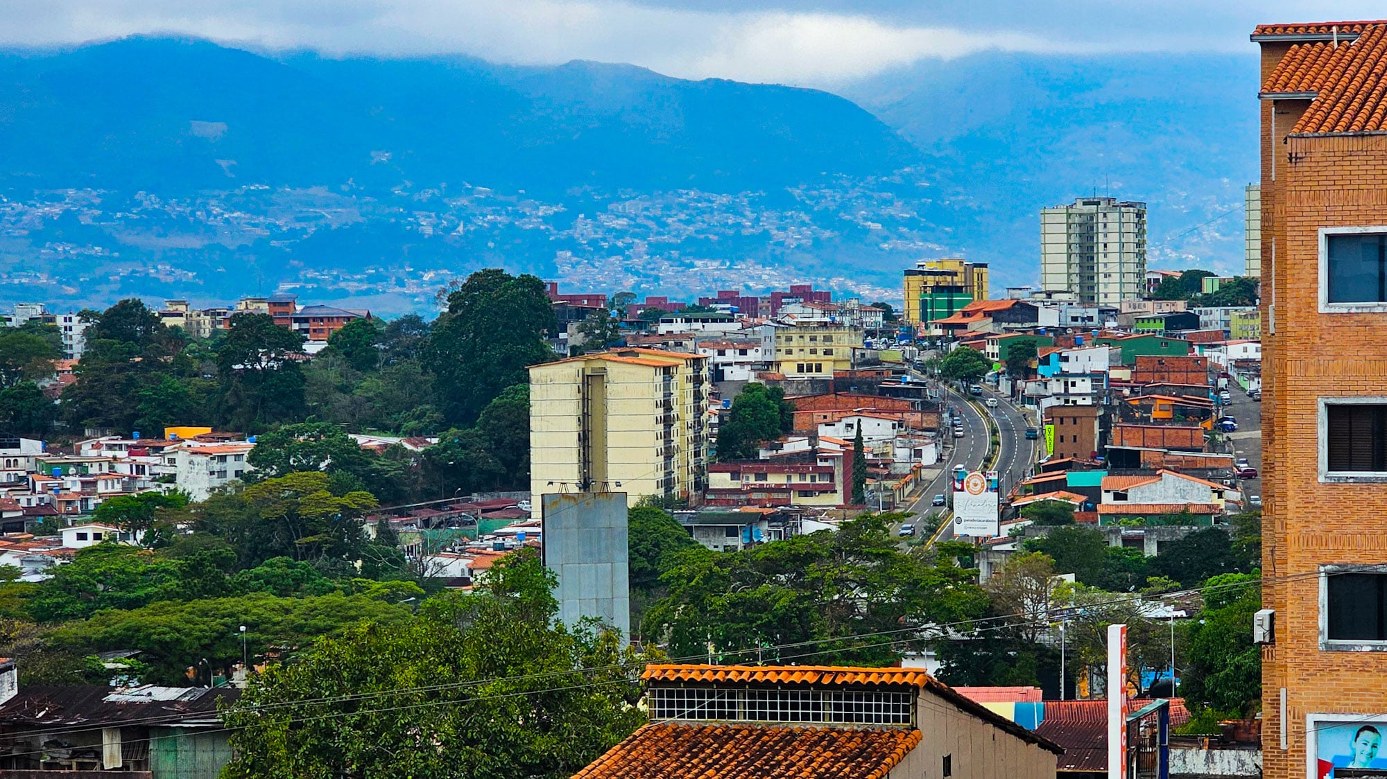 Located in northern San Cristóbal, Pueblo Nuevo is a vibrant district known for its sports venues, cultural events, and cultural sites.