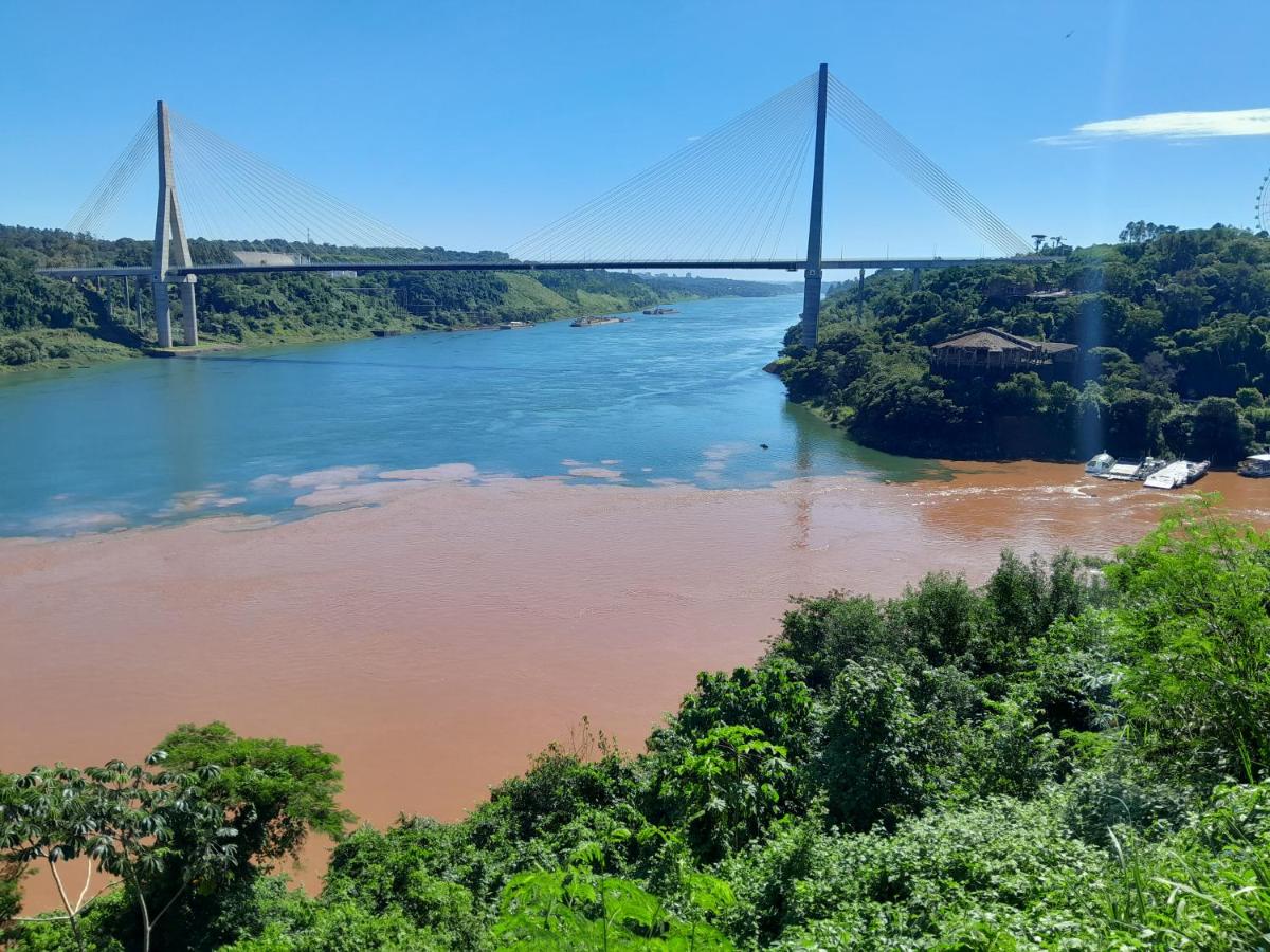 Puerto Iguazú is an excellent alternative for those wanting to explore the Argentine trails and enjoy a quieter stay surrounded by nature.