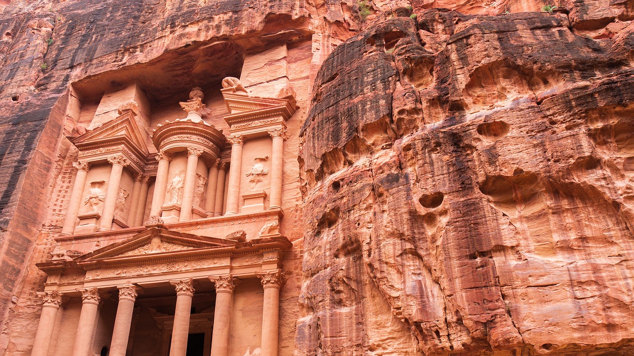 Staying within the Petra Site area offers the most direct access to Jordan’s most famous attraction. 