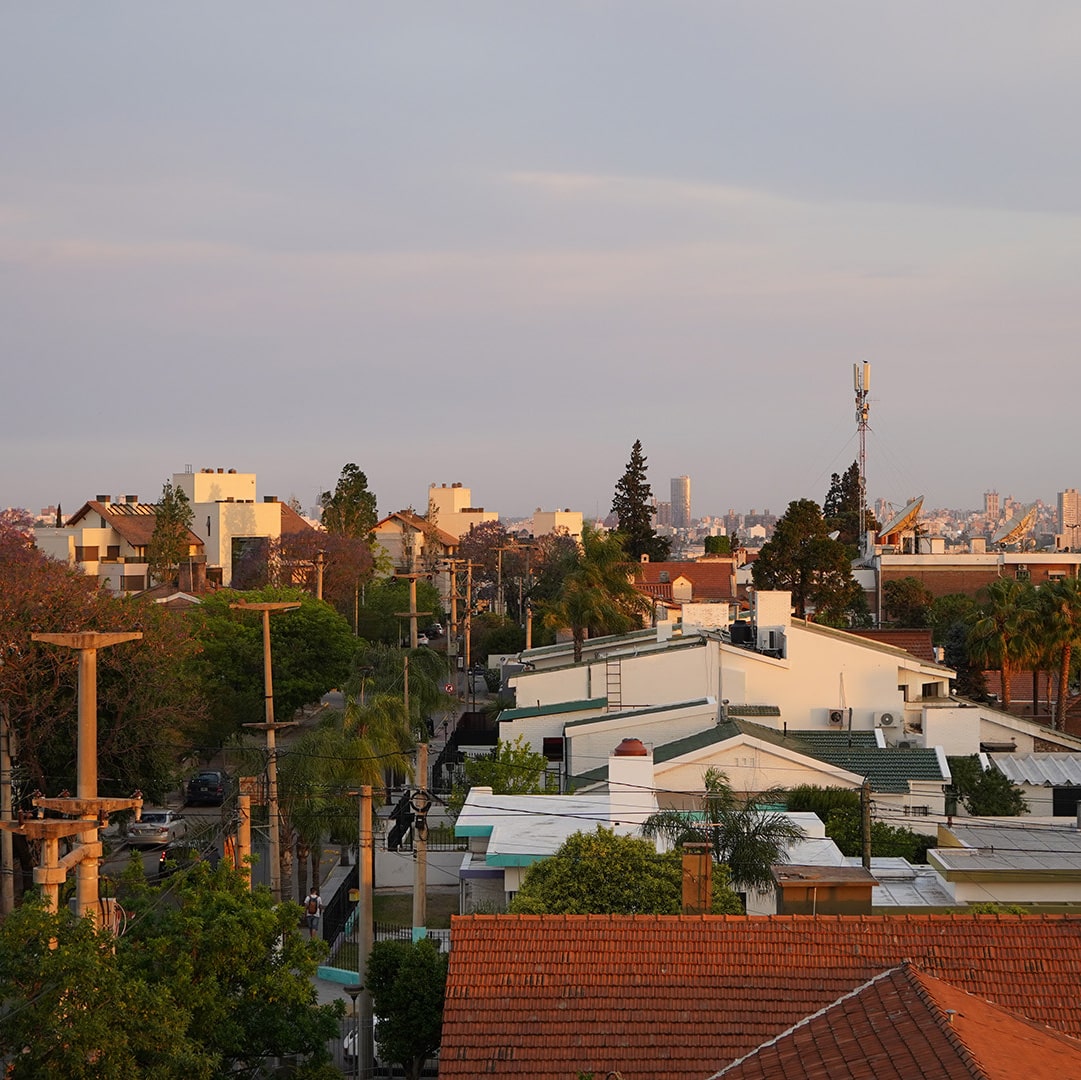 Al noroeste del centro, Villa Cabrera y Cerro de las Rosas ofrecen una base moderna y conveniente en Córdoba.