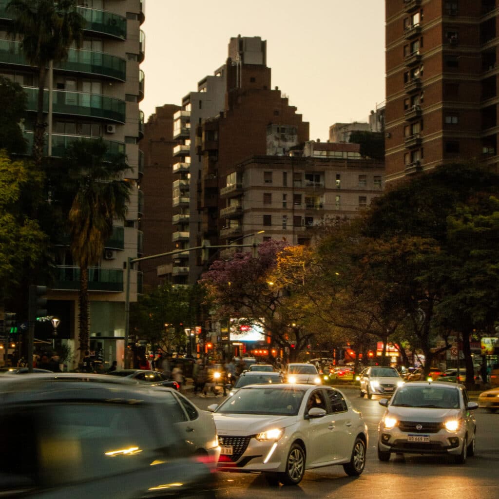 Nueva Córdoba es una de las zonas más populares de la ciudad. Sus numerosos cafés, museos y su animada vida nocturna la convierten en un excelente lugar donde alojarse